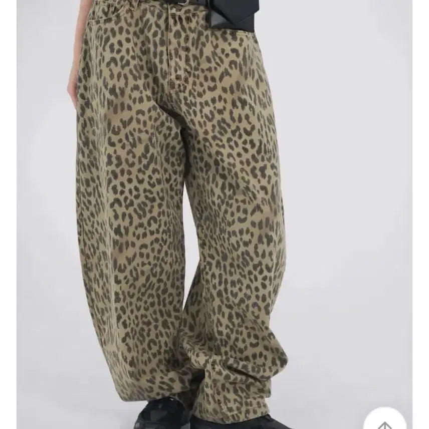 [BUNJANG] Bass Nih Washed Leopard Denim / 바스 니히 워시드 호피 데님
