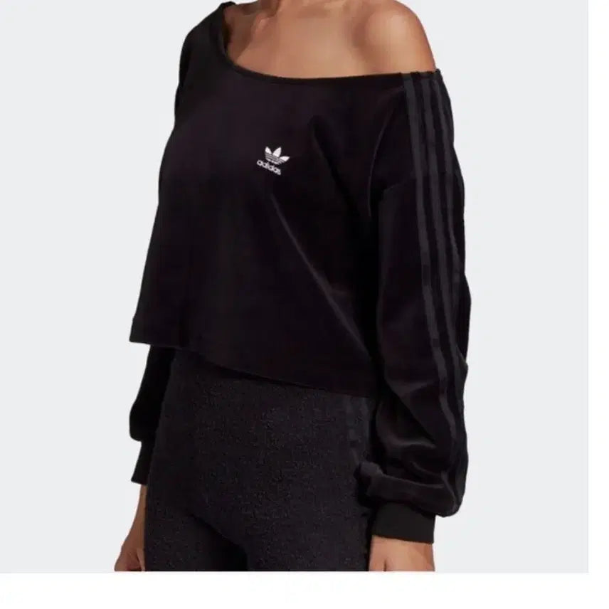 [BUNJANG] Adidas Off-Shoulder Velvet Crop T-Shirt / 새상품)아디다스 오프숄더  벨벳 크롭 티셔츠