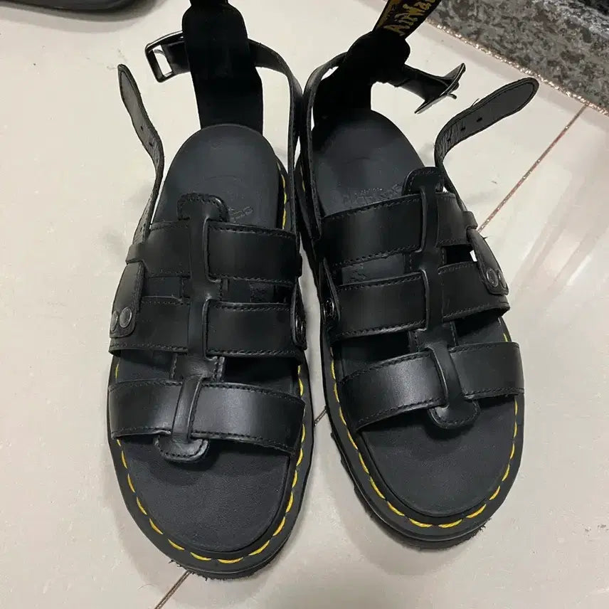 [BUNJANG] Dr. Martens Terry Black Sandals / 닥터마틴 테리 블랙 샌들