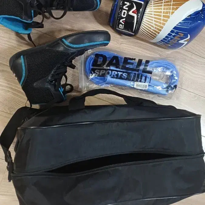 [BUNJANG] Boxing Full Set: Gloves, Shoes, Jump Rope, Bag / 복싱용품 풀세트 글러브/복싱화/줄넘기/가방