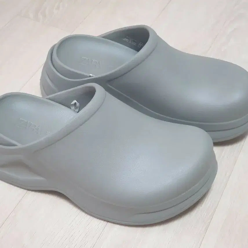 [BUNJANG] ZARA Rubberized Clogs - Size 245mm (EUR 38) / ZARA 자라 러버 라이즈드 클로그 미사용 새제품