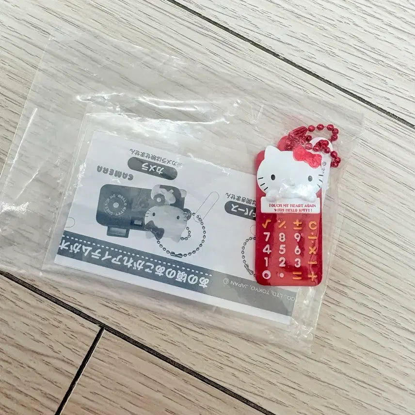 [BUNJANG] Sanrio 50th Anniversary Hello Kitty Classic Gachapon Calculator Keychain / 50주년 기념 고전 헬로키티 가챠 계산기 키링