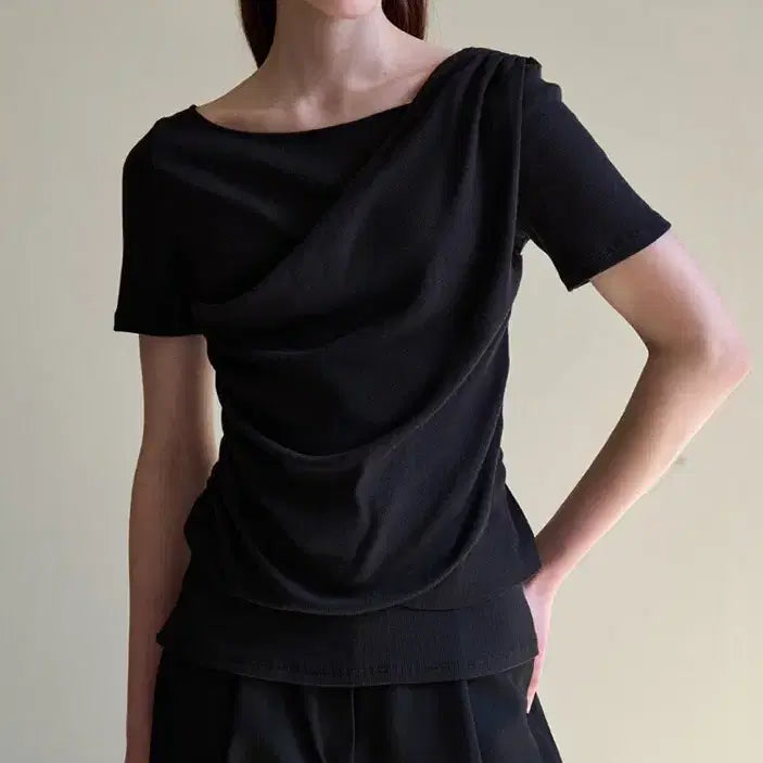 [BUNJANG] Boa Bit For Woman Diagonal Shirring Half Sleeve T-Shirt Black VW143 / 브아빗포우먼 다이애그널 셔링 하프 반팔티 블랙VW143