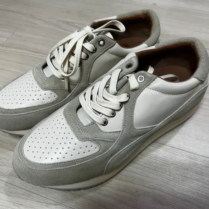 [BUNJANG] Johnny Classic Sneakers White/Beige (Size 245) / (새상품)조니클래식 스니커즈 245 화이트/베이지