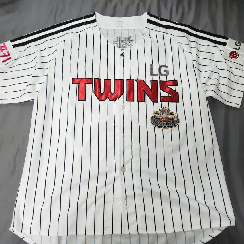 [BUNJANG] LG Twins Hong Chang-gi 2023 Championship Premium Home Jersey Size 120 / (120) LG트윈스 홍창기 2023 통합우승 프리미엄 홈 유니폼