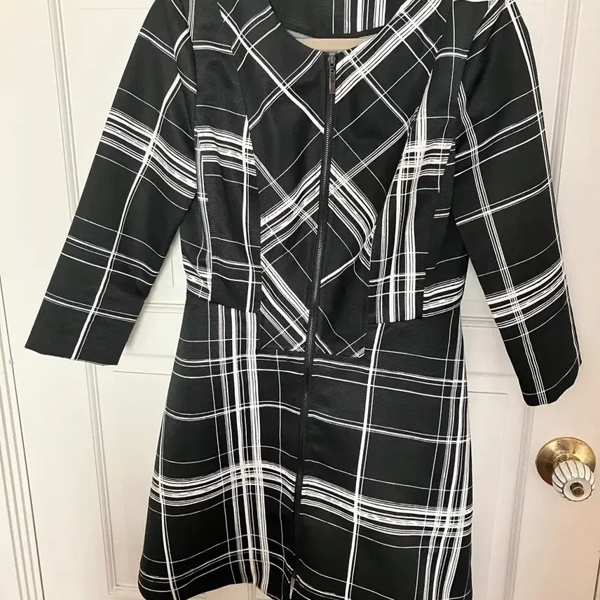 [BUNJANG] Check Pattern Black One-Piece Coat (Size S) / 체크 패턴 블랙 원피스 코트S
