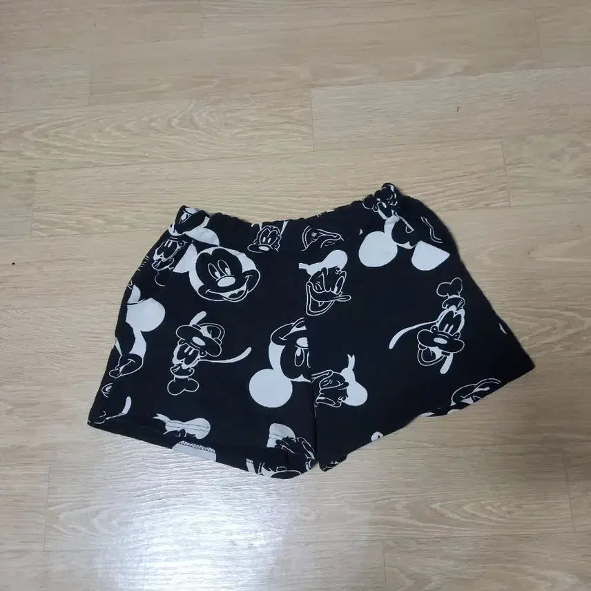 [BUNJANG] Mickey Mouse Black Shorts Size 55 / 미키마우스 반바지 블랙 55