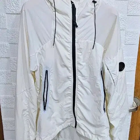 [BUNJANG] CP Company Pro-Tek White Windbreaker Hooded Jacket / CP 컴퍼니 프로텍 화이트 바람막이 후드 자켓