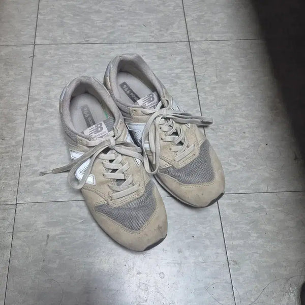 [BUNJANG] New Balance 996 Gray Sneakers (250) / 뉴발란스 996 그레이 250