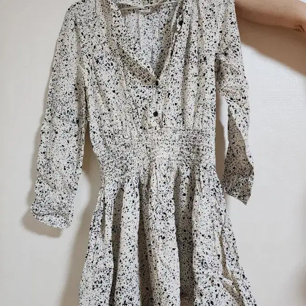 [BUNJANG] White Black Dot Shirring Midi Dress / 화이트 블랙 도트무늬 셔링 원피스