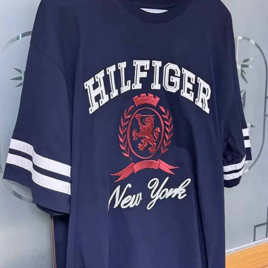 [BUNJANG] Tommy Hilfiger Embroidered Crewneck Short Sleeve T-Shirt XL / [XL] 타미힐피거 자수 크루넥 반팔 판매