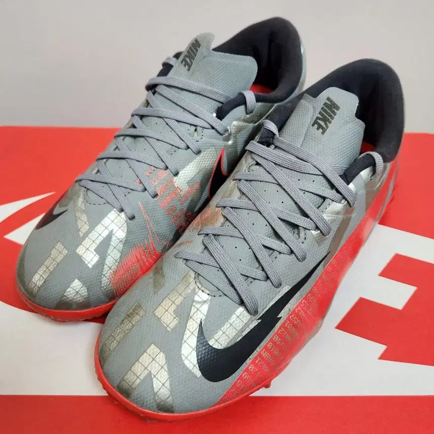 [BUNJANG] Nike Mercurial Vapor XIII Academy TF Soccer Cleats (230mm) / 나이키 머큐리얼 베이퍼 XIII 아카데미 TF 230mm 풋살화 축구화