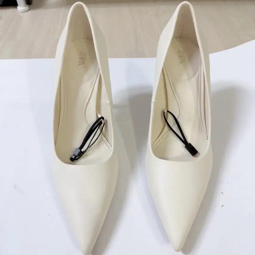 [BUNJANG] ZARA Ivory Pointed Toe Pumps / 자라 아이보리 힐