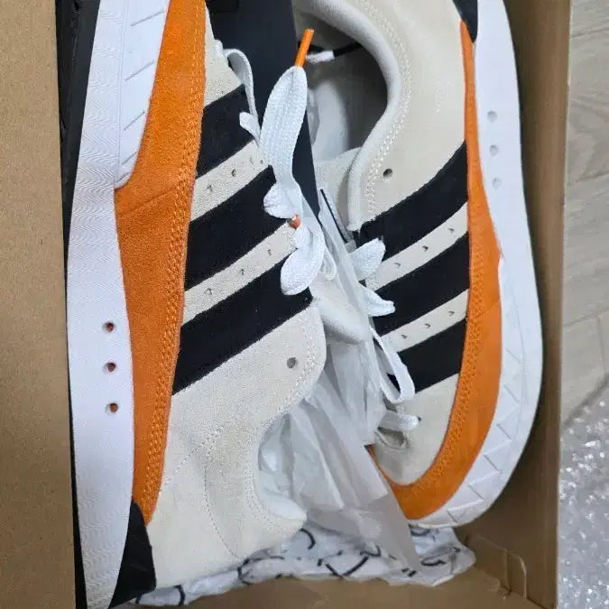[BUNJANG] Adidas Human Made Adimatic Sneakers / 아디다스 휴먼메이드 아디매틱 290