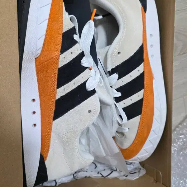 [BUNJANG] Adidas Human Made Adimatic Sneakers / 아디다스 휴먼메이드 아디매틱 290