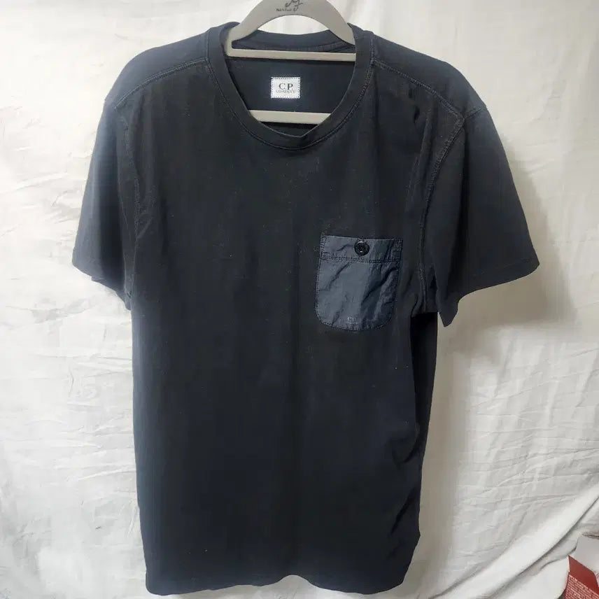 [BUNJANG] CP Company Pocket Short Sleeve T-Shirt Black / CP 컴퍼니 포켓 반팔 티셔츠 블랙 54x72cm