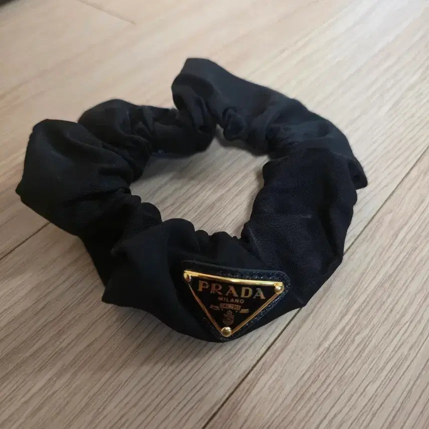 [BUNJANG] Prada Re-Nylon Scrunchie Black Gold Hardware / 프라다 리나일론 스크런치 블랙 금장