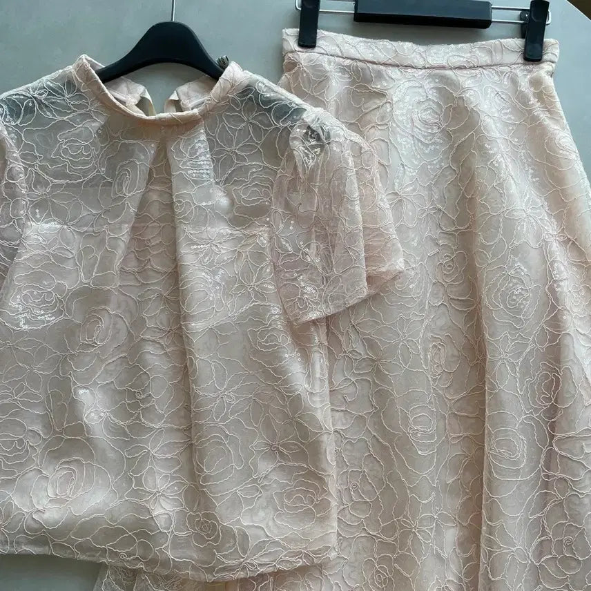 [BUNJANG] Ivana Helsinki Blooming Set Up (Top S, Bottom XS) / 이바나헬싱키 블루밍 셋업(상s,하xs)