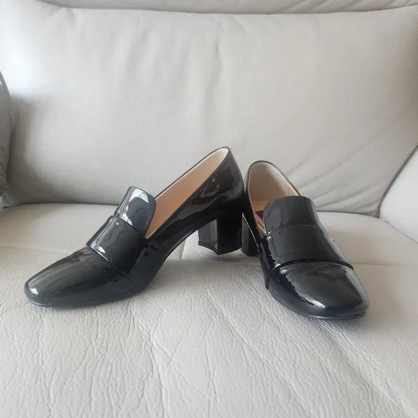 [BUNJANG] Barbara Black Patent Leather Crinkle Mid Loafers - Size 235 / 바바라 미들로퍼 235