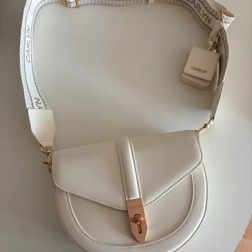[BUNJANG] Carlyn Moon Saddle Bag Ivory / 칼린 문 새들백 아이보리