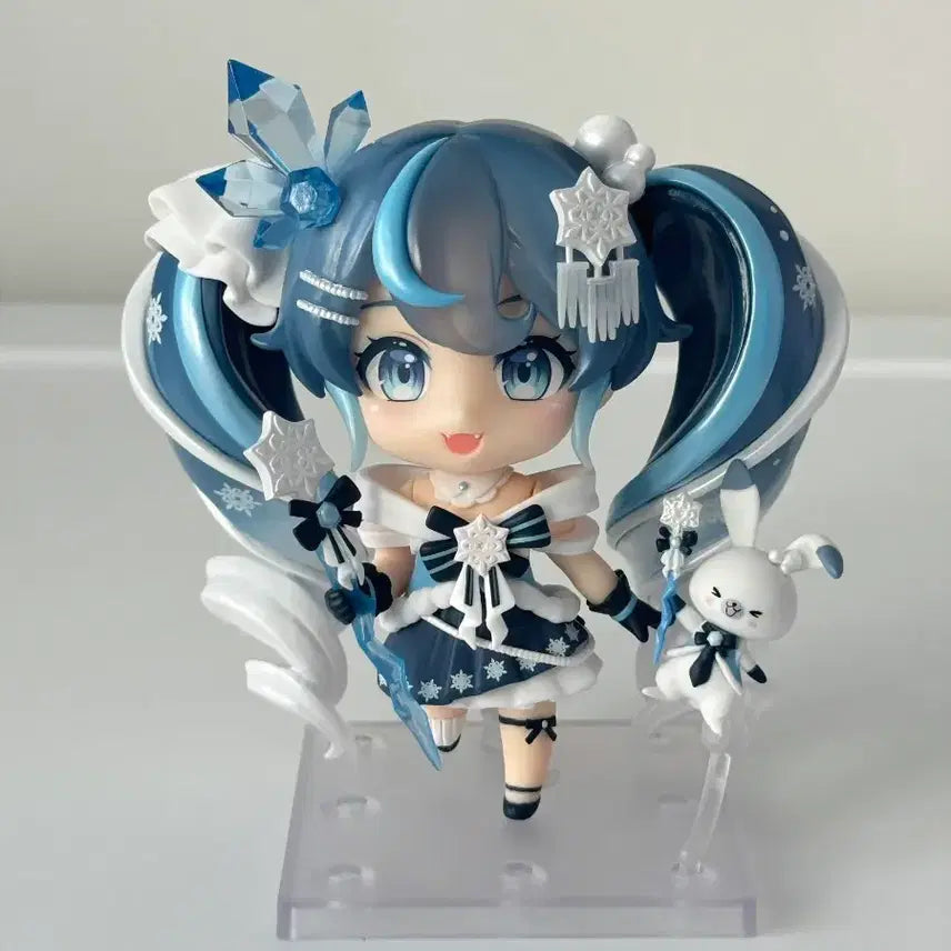 [BUNJANG] Good Smile Company Yuki Miku 2025 Crystal Snow Nendoroid Figure / 굿스마일 유키 미쿠 2025 크리스탈 스노우 넨도로이드 피규어
