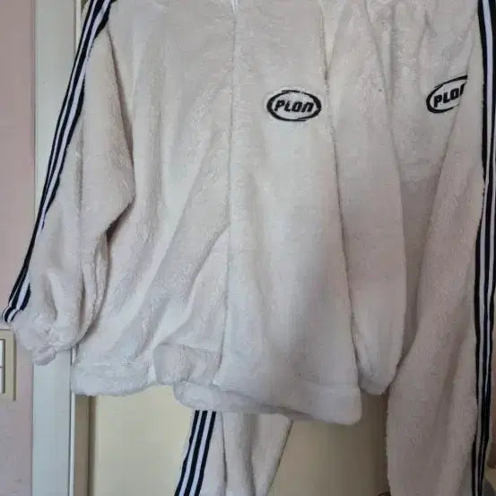 [BUNJANG] Ivory Fleece Training Set / 새상품 아이보리색 털 후리스 트레이닝복 세트