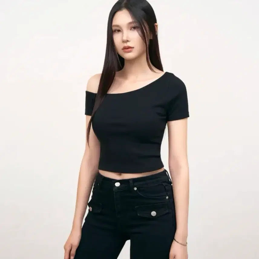 [BUNJANG] Delline Made Asymmetrical One-Shoulder Crop T-Shirt Black / 델라인 MADE 언발란스 원숄더 크롭티셔츠 블랙