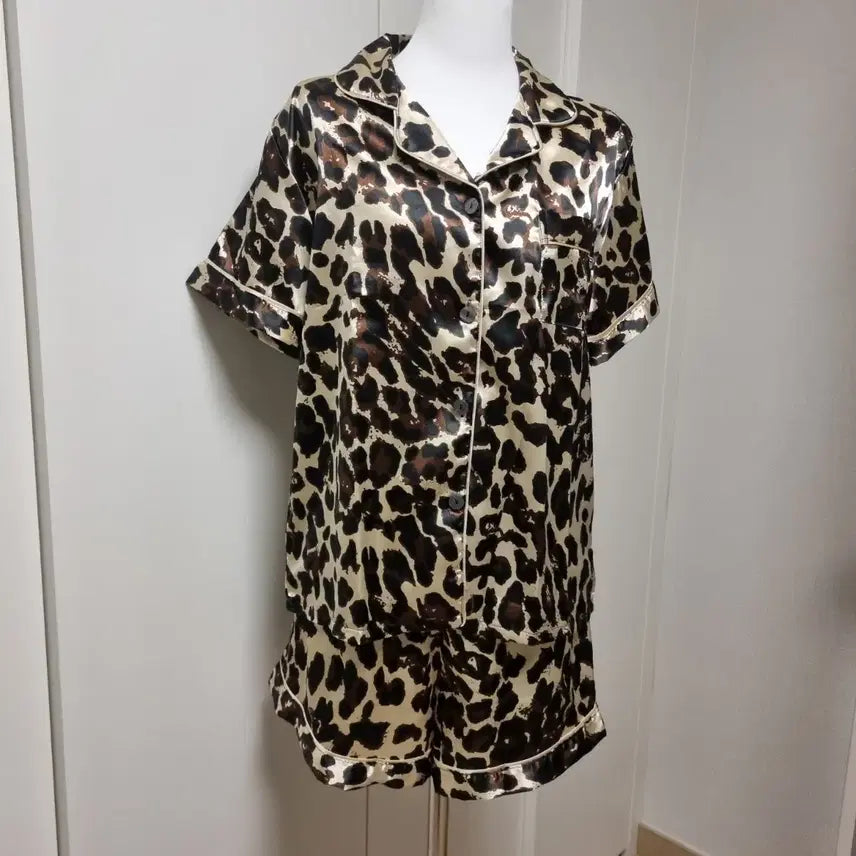[BUNJANG] Leopard Print Summer Pajama Set / 새옷) 호피 여름 잠옷 세트. 세탁시 구겨짐없는재질.이염이나,물빠짐없음