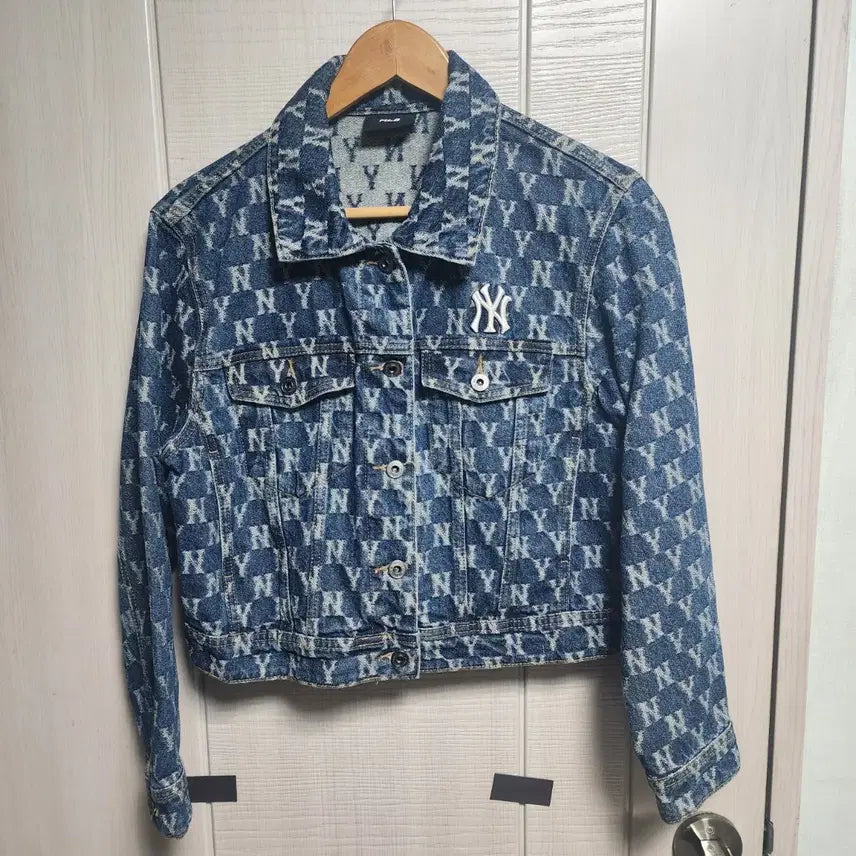 [BUNJANG] MLB NY Monogram Cropped Denim Jacket (Blue, XS) / MLB NY 모노그램 크롭 데님 자켓 (Blue) (XS 85)