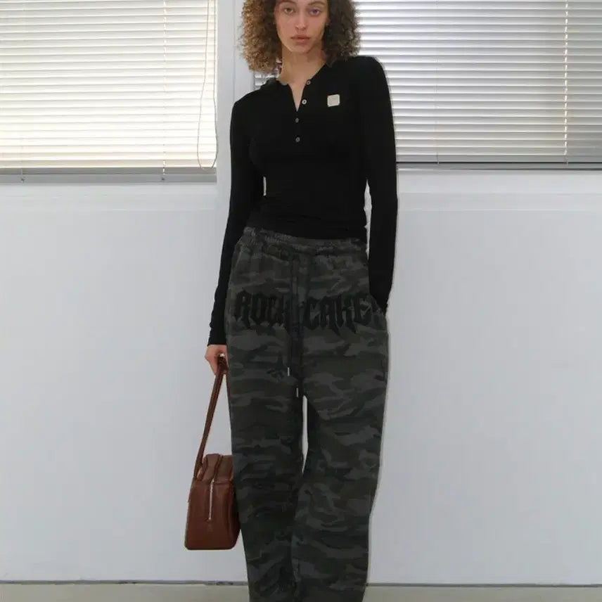 [BUNJANG] Rockcake Camo Metal Graphic Pants Black / 락케이크 카모 팬츠 메탈 그래픽 팬츠 블랙