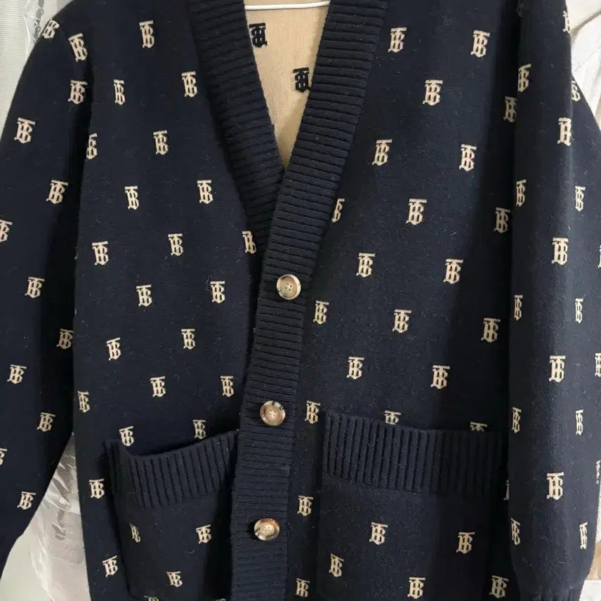 [BUNJANG] Burberry Monogram Wool Cashmere Oversized Cardigan Black M / 버버리 모노그램 울 캐시미어 오버사이즈 가디건 블랙 M (정품)