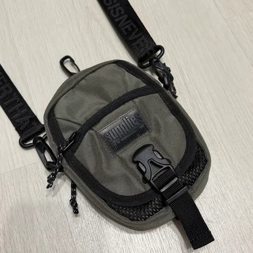 [BUNJANG] thisisneverthat Mini Cross Bag Khaki / 디스이즈네버댓 미니 크로스백 카키