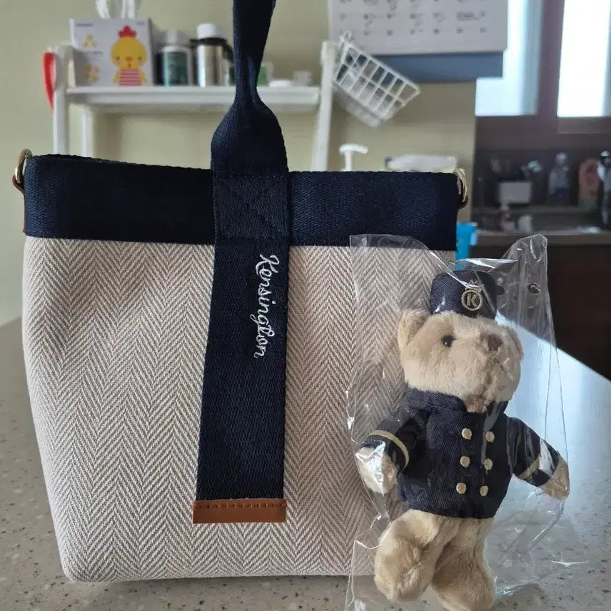 [BUNJANG] Kensington Hotel Canvas Crossbody Bag with Doorman Bear Keychain Set / 켄싱턴 호텔 캔버스 크로스백 + 곰인형 키링