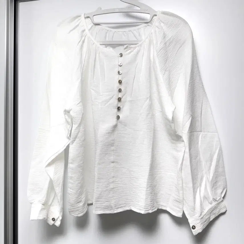 [BUNJANG] Mother of Pearl Button Blouse (New) / 자개 단추 블라우스 55-66 (새상품)