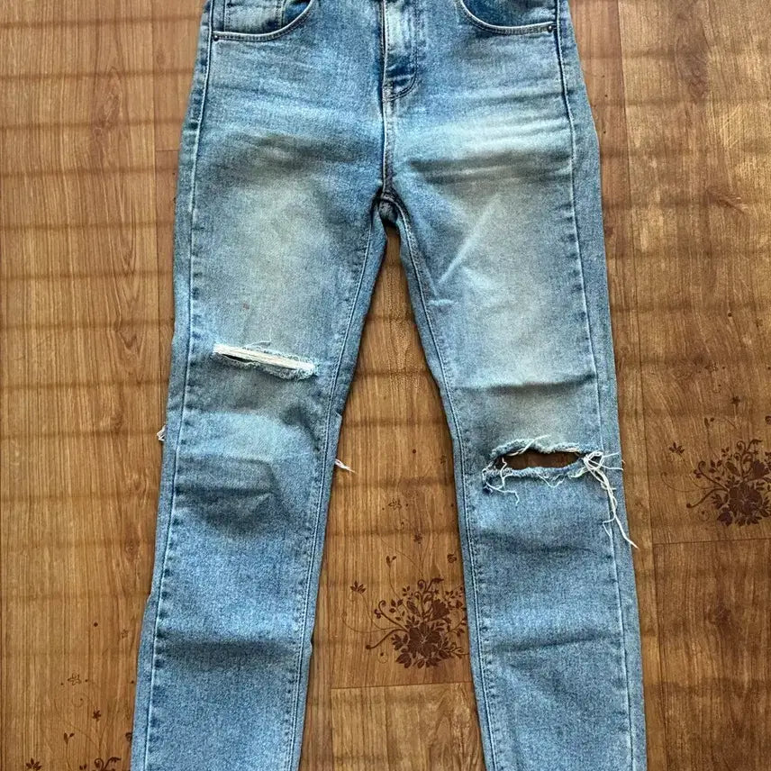 [BUNJANG] Distressed Denim Jeans (Size S) / 찢어진 청바지 데님 S