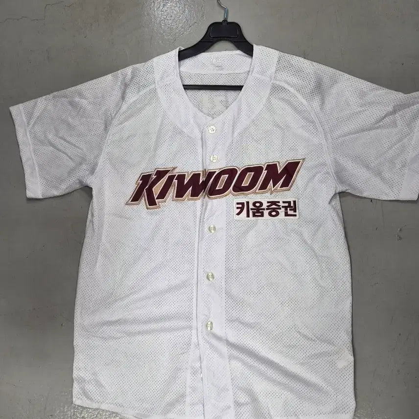 [BUNJANG] Kiwoom Heroes Lee Jung-hoo Player Marked Home Jersey 105 / 키움 히어로즈 이정후 선수 마킹 유니폼 105