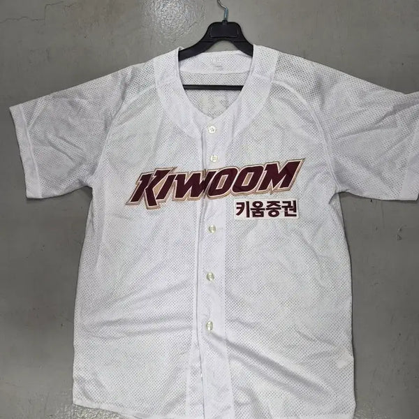 [BUNJANG] Kiwoom Heroes Lee Jung-hoo Player Marked Home Jersey 105 / 키움 히어로즈 이정후 선수 마킹 유니폼 105