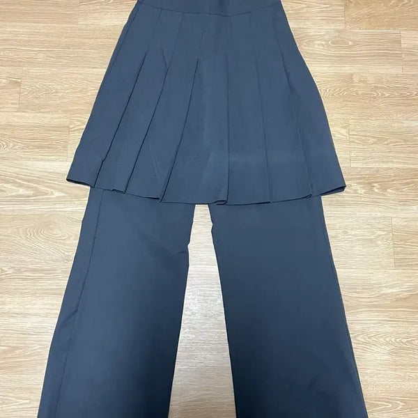 [BUNJANG] Dosmil Peb Fray Pleated Layered Skirt / 에이블리 도스밀 페브 플리츠 레이어드 스커트