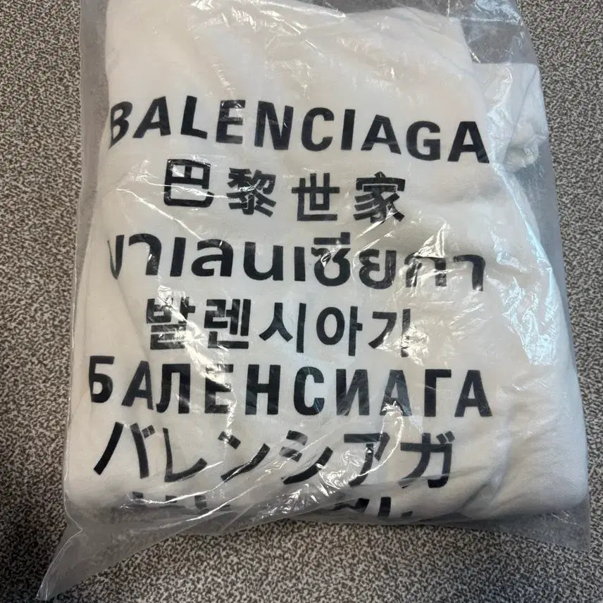 [BUNJANG] Balenciaga Language Logo Hoodie Ivory L / [L] 발렌시아가 랭귀지 후드 아이보리