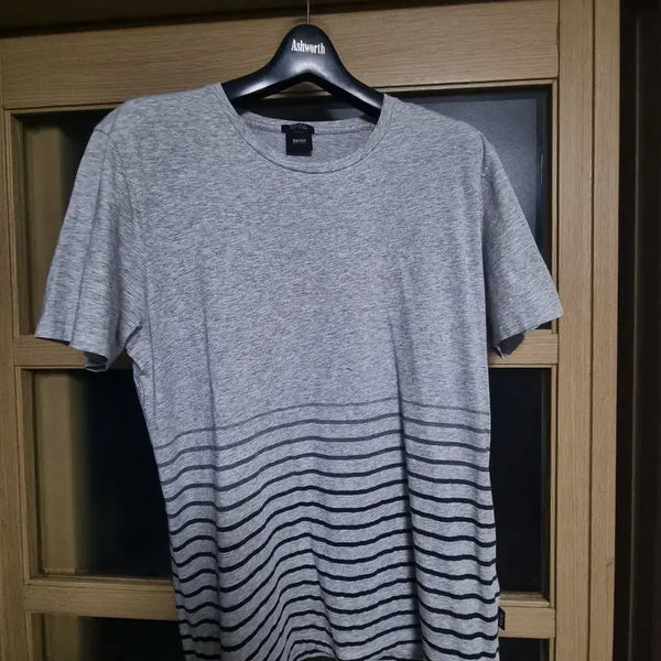 [BUNJANG] Hugo Boss T-Shirt Size M / 휴고보스 반팔티셔츠m