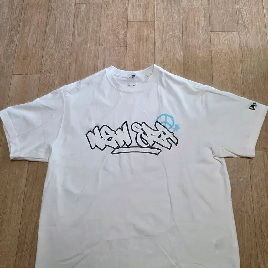 [BUNJANG] New Era White Graffiti Short Sleeve T-Shirt (Size L) / 뉴에라 화이트 그래피티 반팔 티셔츠