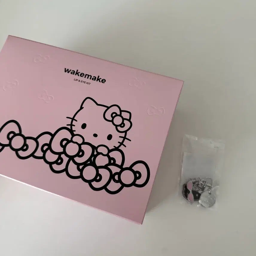 [BUNJANG] WakeMake Hello Kitty Pink Shell Pink Ready Bag Lip Set with Charm Keyring / 웨이크메이크 키티 핑크쉘 핑크 레디백 립 세트 헬로키티 참키링 증정