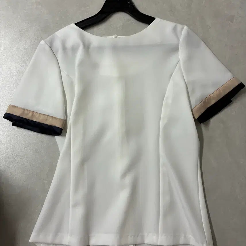 [BUNJANG] ENOCH MAY Short-Sleeve Interview Blouse White Size 44 / 반팔 면접 블라우스 판매