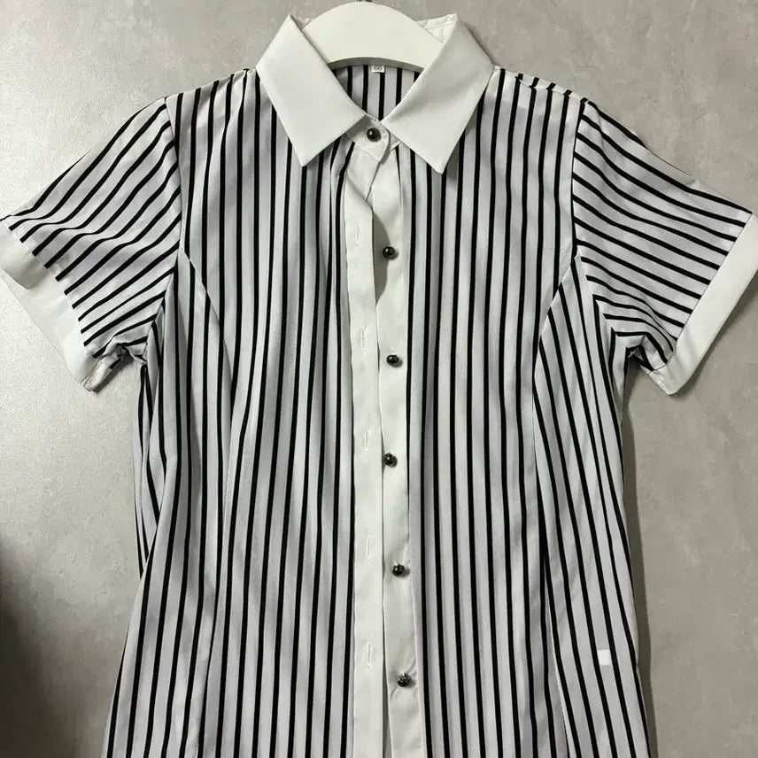 [BUNJANG] Striped Short-Sleeve Blouse Shirt / 스트라이프 반팔 면접 블라우스, 셔츠