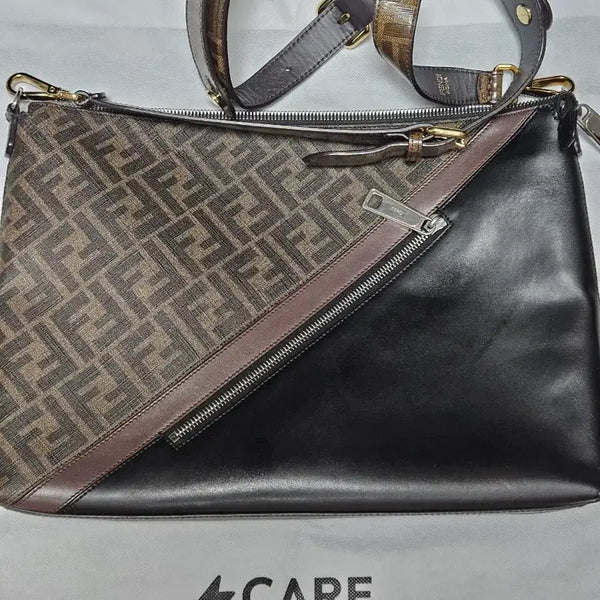 [BUNJANG] Fendi FF Logo Black Leather Crossbody Bag / 정품>펜디 FF로고 블랙 가죽 크로스백