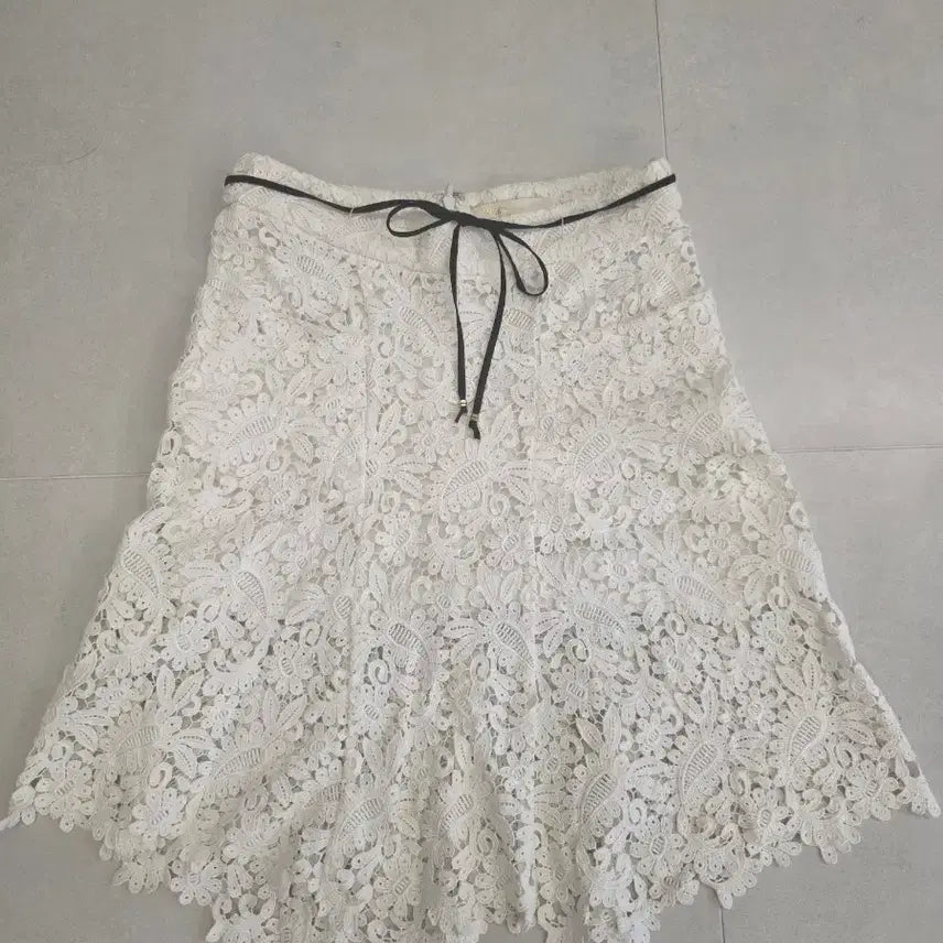 [BUNJANG] Maje Lace Skirt Size 34 / (새상품) 마쥬 레이스 스커트 34사이즈