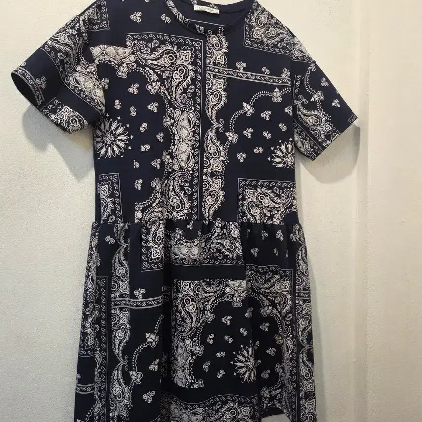 [BUNJANG] Zara Paisley Short-Sleeve Midi Dress Navy / 자라 페이즐리 반팔 원피스 네이비