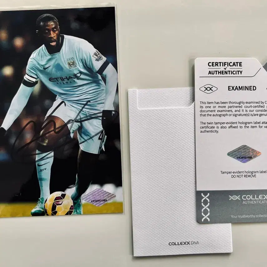 [BUNJANG] Manchester City Yaya Touré Signed Framed Photo (Certificate of Authenticity) / 맨시티 야야 투레 친필 싸인 액자 (인증서)