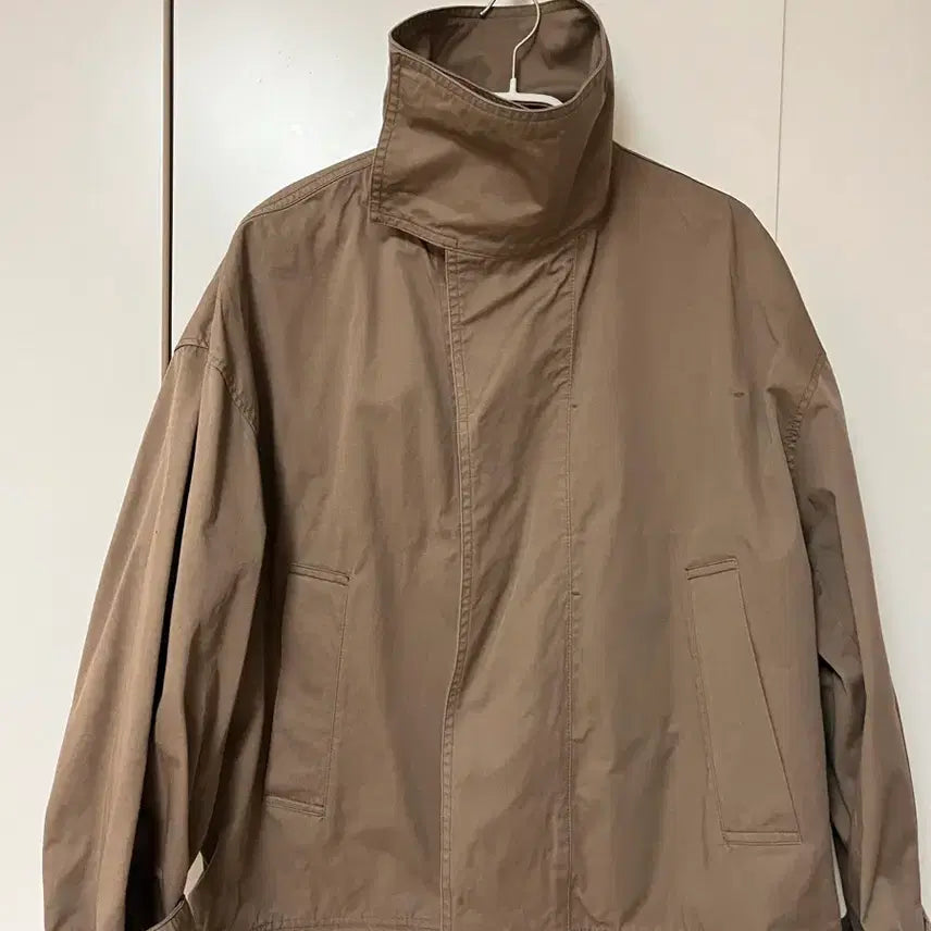 [BUNJANG] Lemaire 23SS High Neck Blouson - Chocolate Brown / 르메르 23ss 하이넥 블루종 초콜릿색 (새제품)