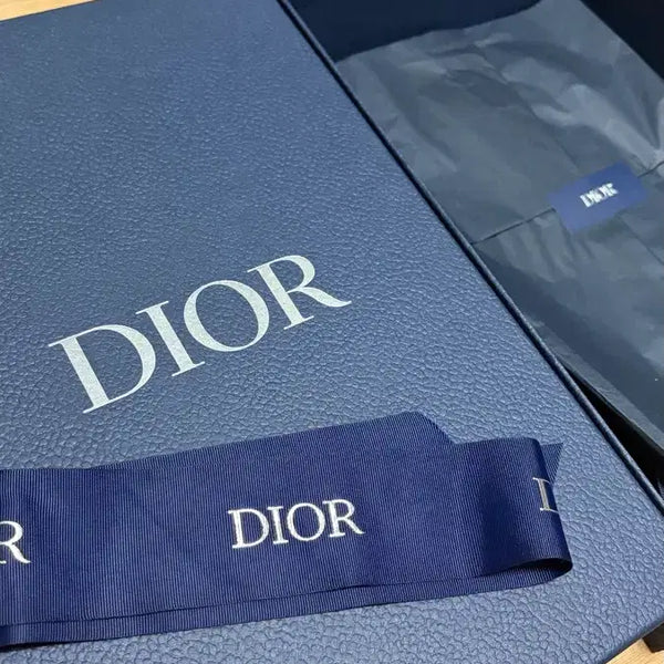 [BUNJANG] Dior Gift Wrapping Box Set with Ribbon and Shopping Bag / 디올 선물 포장 박스 + 리본 쇼핑백 세트